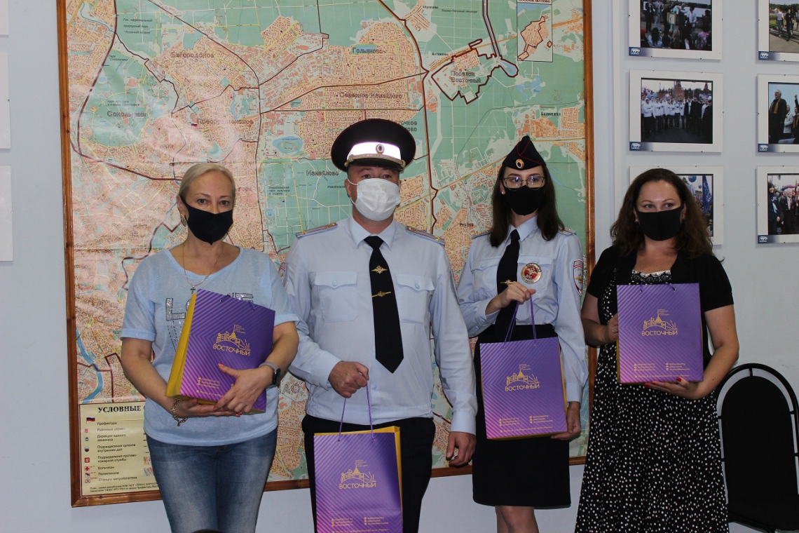 Представитель Общественного совета Восточного округа совместно с сотрудниками ОБ ДПС ГИБДД УВД приняли участие в ежегодной благотворительной акции «Помоги пойти учиться»