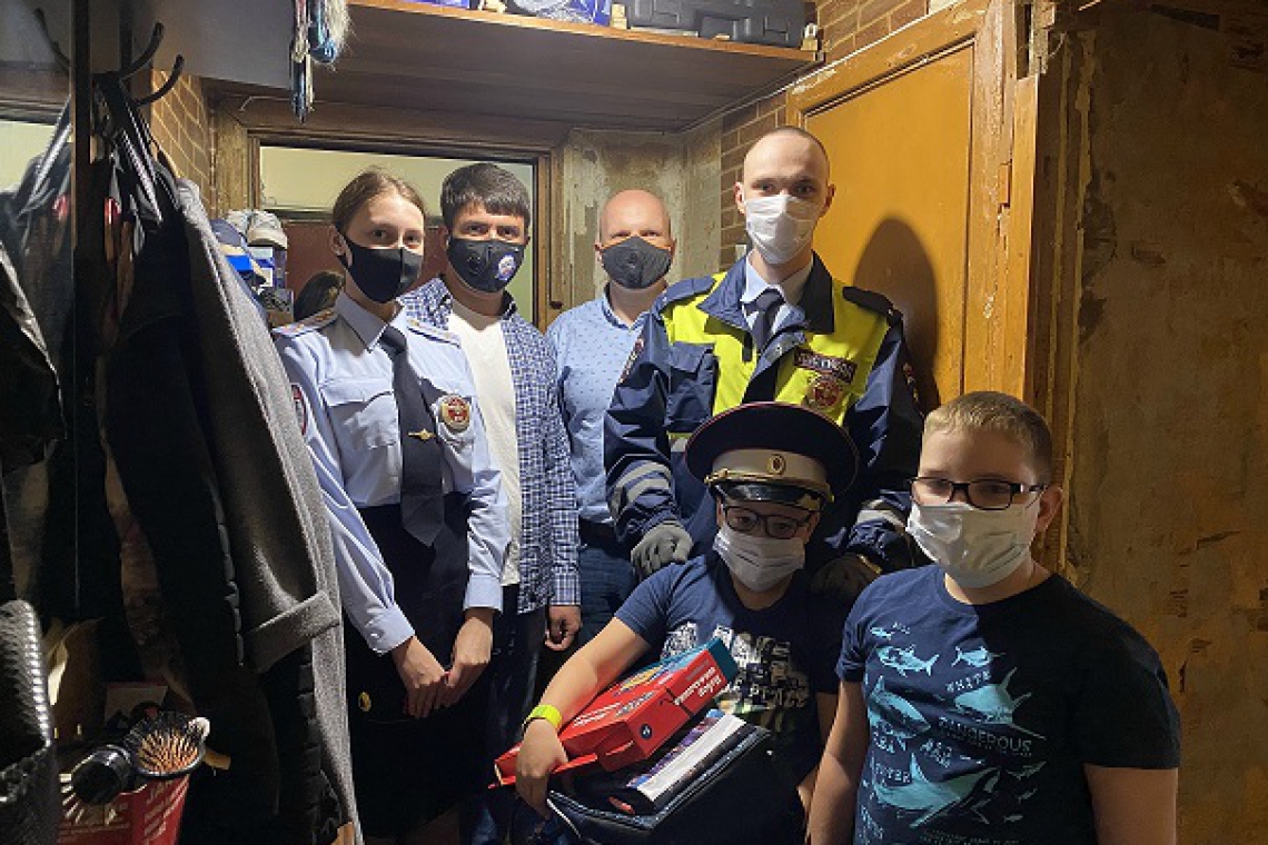 Представители Общественного Совета Восточного округа, совместно с сотрудниками полиции приняли участие в акции «Помоги пойти учиться»